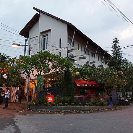 Roemah 28 Syariah Hotel Medan Exterior photo