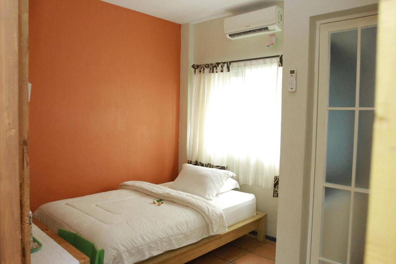 Roemah 28 Syariah Hotel Medan Exterior photo
